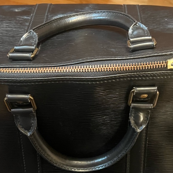 Black epi keepall 55. LV at its finest! - Picture 8 of 8